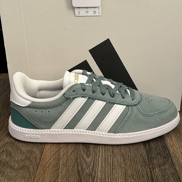 NWT Adidas Breaknet Sleek Women's Shoes - Hazy Esmerald/White - JH6349 - Picture 3 of 12